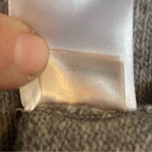 Authentic Burberry Mens Gray Long Sleeve
Pullover Sweater Size S Merino Wool - Picture 10 of 15